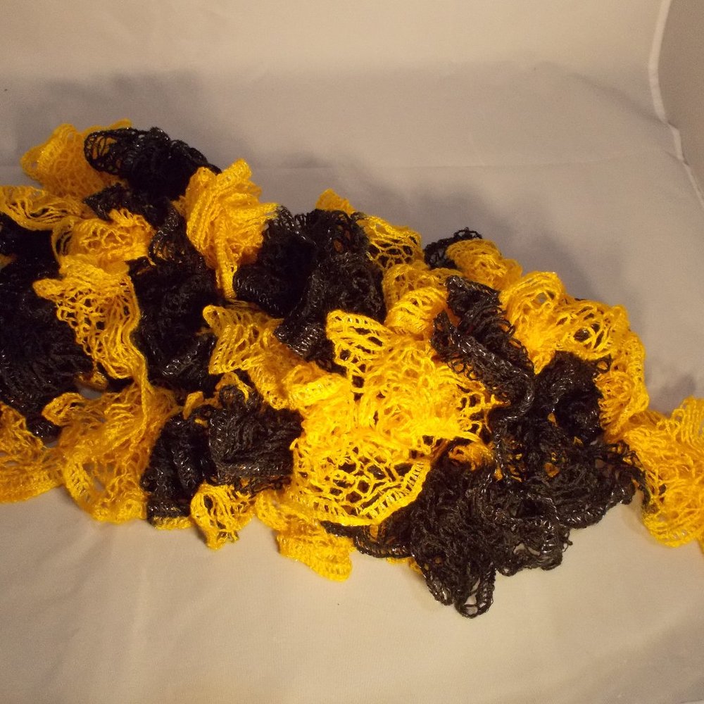 EUC gold & brown  approximately 100" accessory crochet boa, scarf